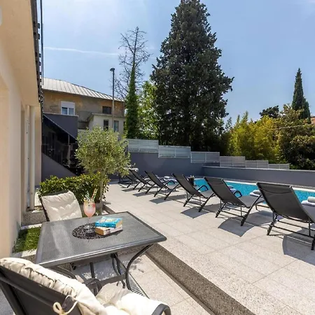 Comfortable With Swimming Pool Appartamento *