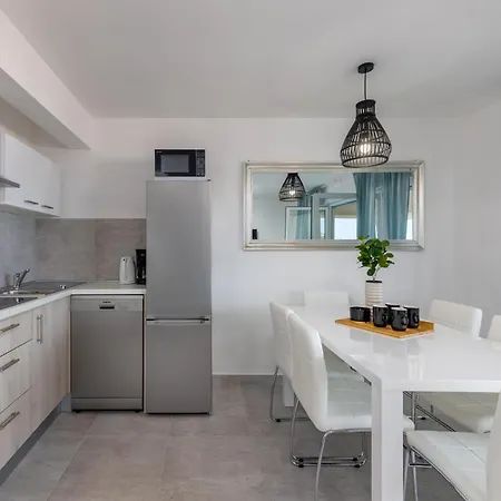 Comfortable With Swimming Pool Appartamento Crikvenica