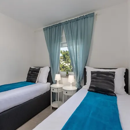 Comfortable With Swimming Pool Appartamento *