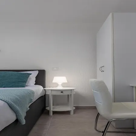 Comfortable With Swimming Pool Appartamento Crikvenica